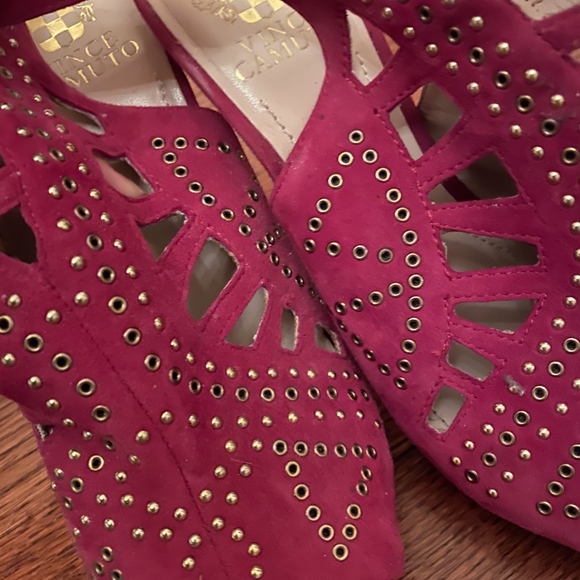 Detailed Vince Camuto Peep Toe Heels - Picture 2 of 5